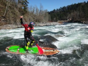 SUP Fluss Tour in Trockenanzug