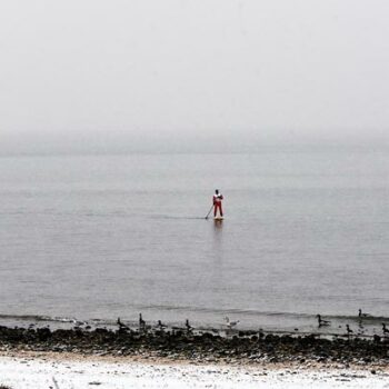 Solo SUP Tour auf dem Meer im Winter