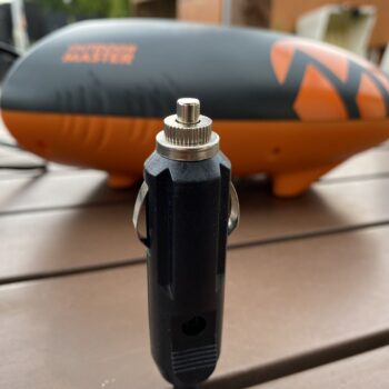 Der 12V Anschluss der Shark II SUP Pumpe